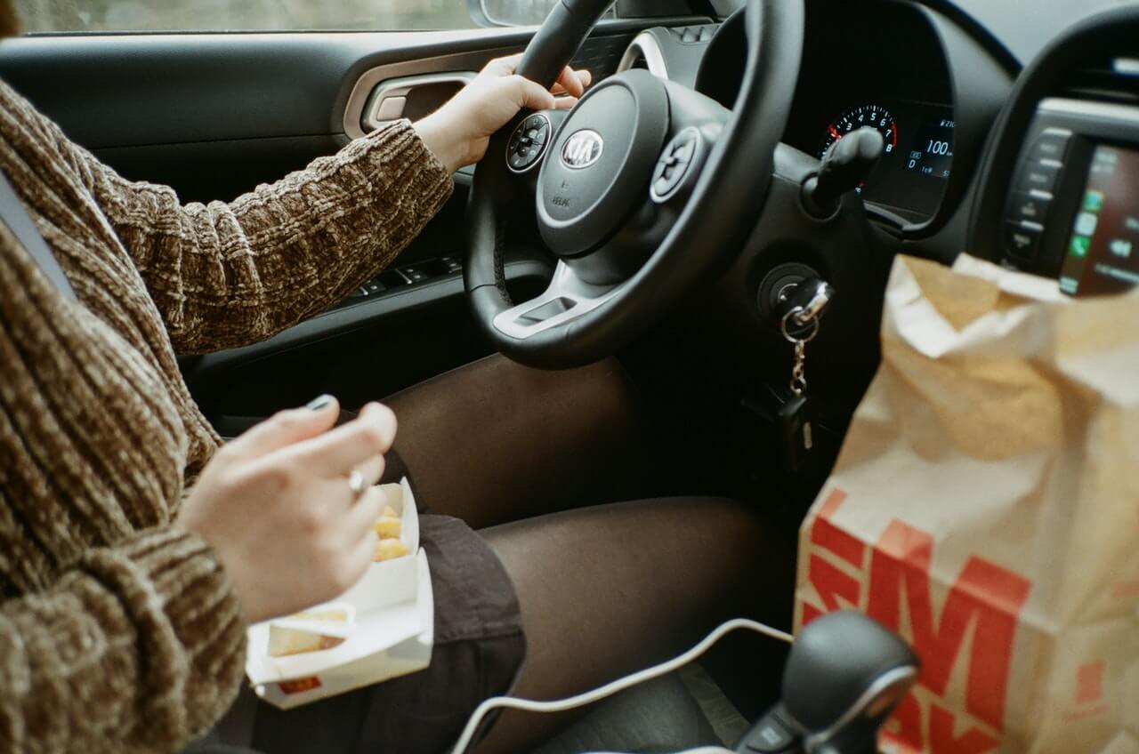 woman eating while driving